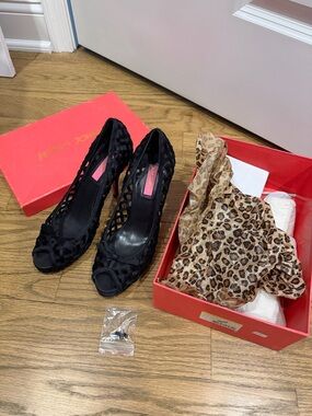 Betsey Johnson Black Woven Peep-Toe Stiletto Heels 9 vintage 90s